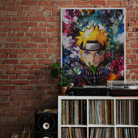 Un cadre mural représentant Naruto Uzumaki, accroché à un mur en briques au-dessus d’une étagère remplie de vinyles. Cette mise en scène urbaine donne à l’œuvre un aspect moderne et authentique, idéal pour les amateurs de décoration industrielle et de culture geek.