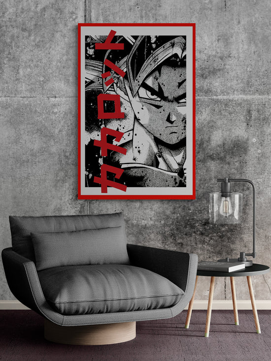 Un coin salon avec un fauteuil gris moderne, une table d'appoint et un poster de Goku en noir et blanc avec un cadre rouge vif, accroché sur un mur en béton.