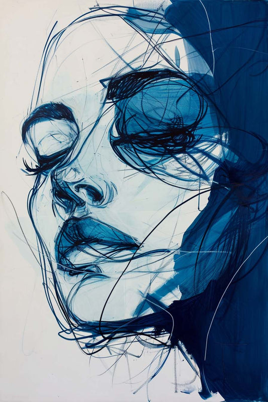 Un tableau abstrait représentant un visage de femme en traits bleus et noirs, avec des lignes fluides et des nuances de bleu sur un fond blanc.