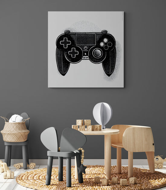 un tableau gamer avec une manette noir est accroché dans une salle de jeux pour enfant